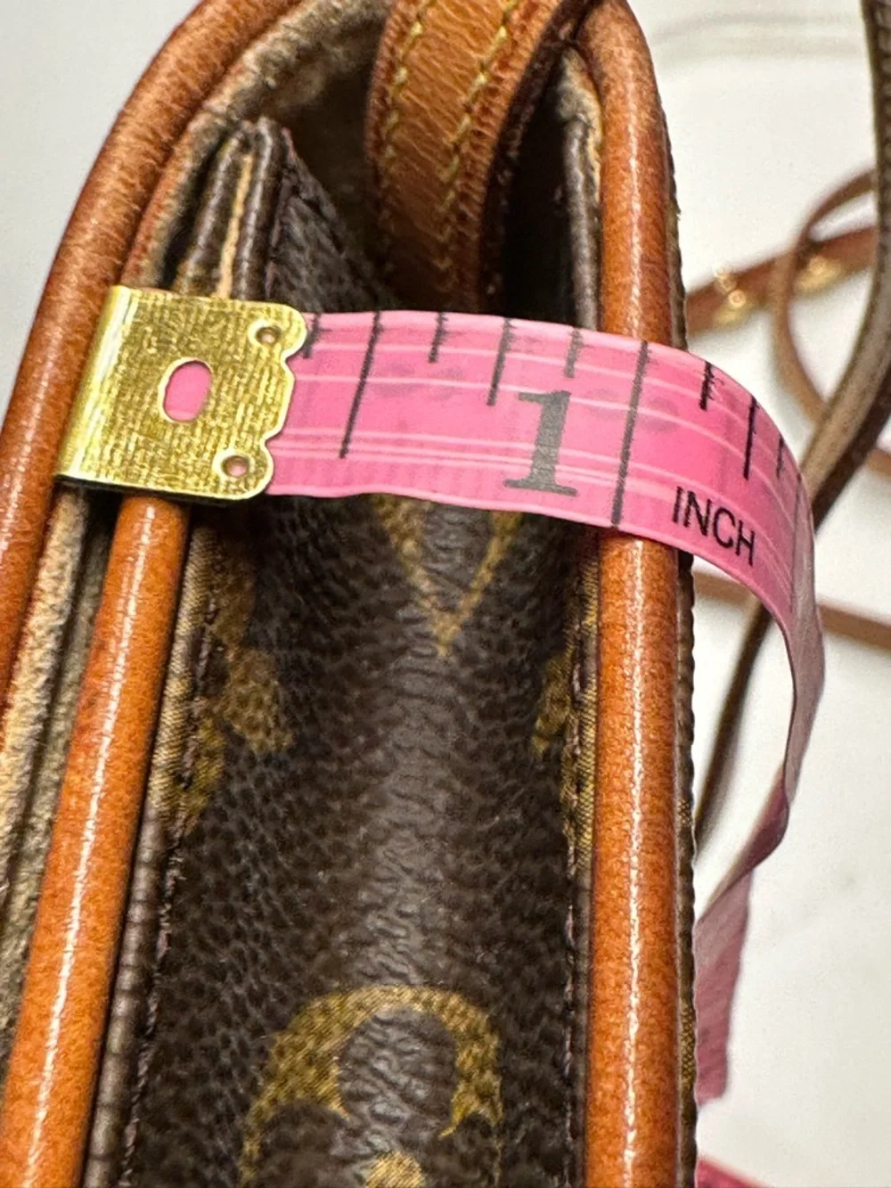 Louis Vuitton Monogram Shoulder/Crossbody Pouchette in Classic LV Monogram - Picture 11 of 16